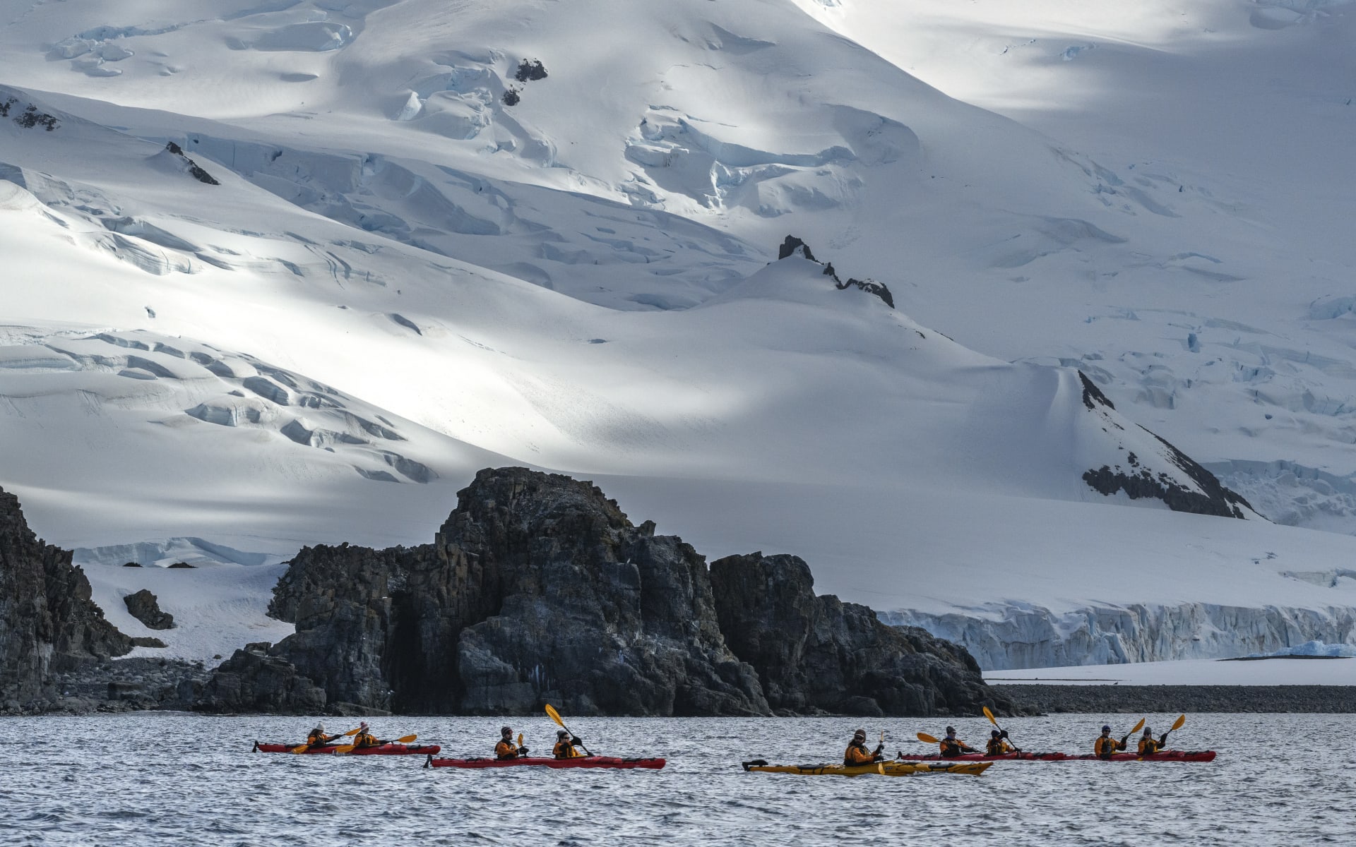 Antarctica_G_Expedition_Half_Moon_Island_n9zlkf