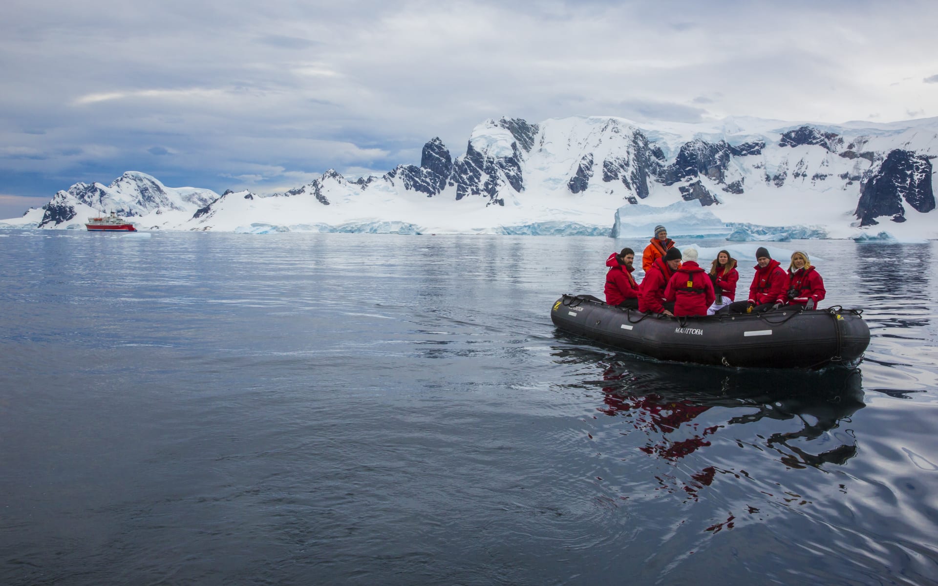 Antarctica_G_Expedition_Zodiac_Cruise_gdgyzd