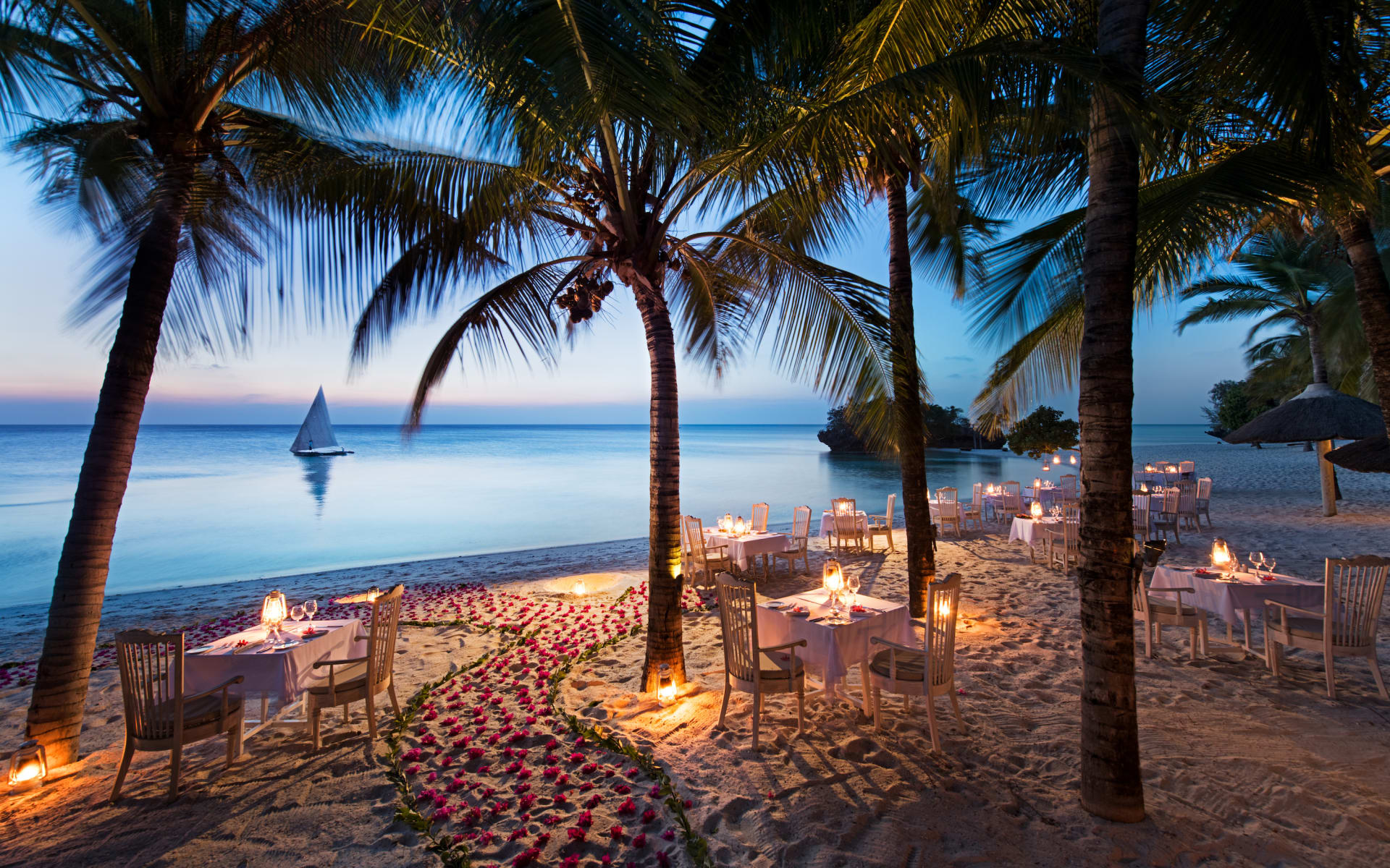 Constance-Aiyana-Pemba-Zanzibar-AB-Main-restaurant-Beach-Dinner-Dusk-01_HD_1_nwghhv-1