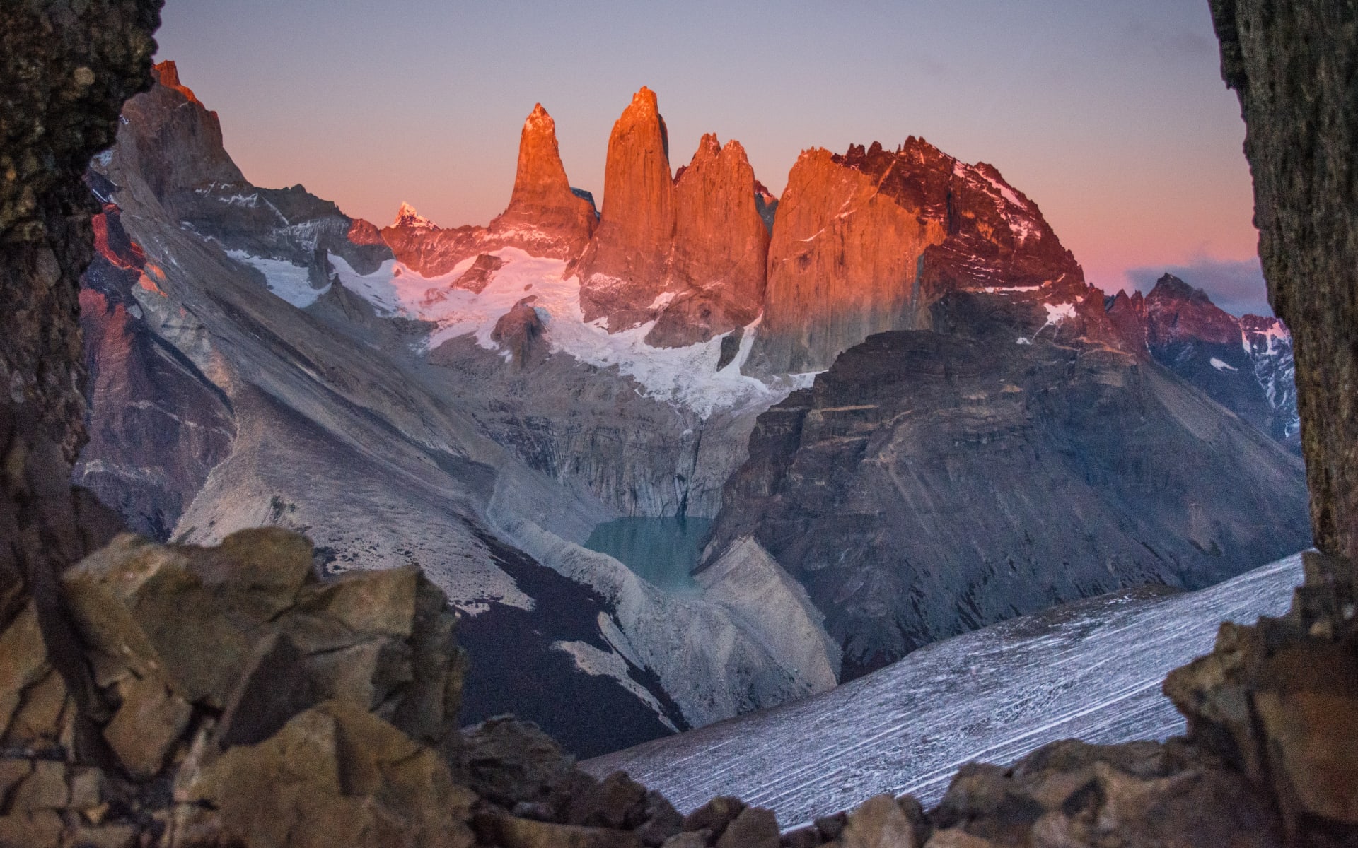 Eco_Camp_Patagonia_Sunrise_Mountains_c2d8hp