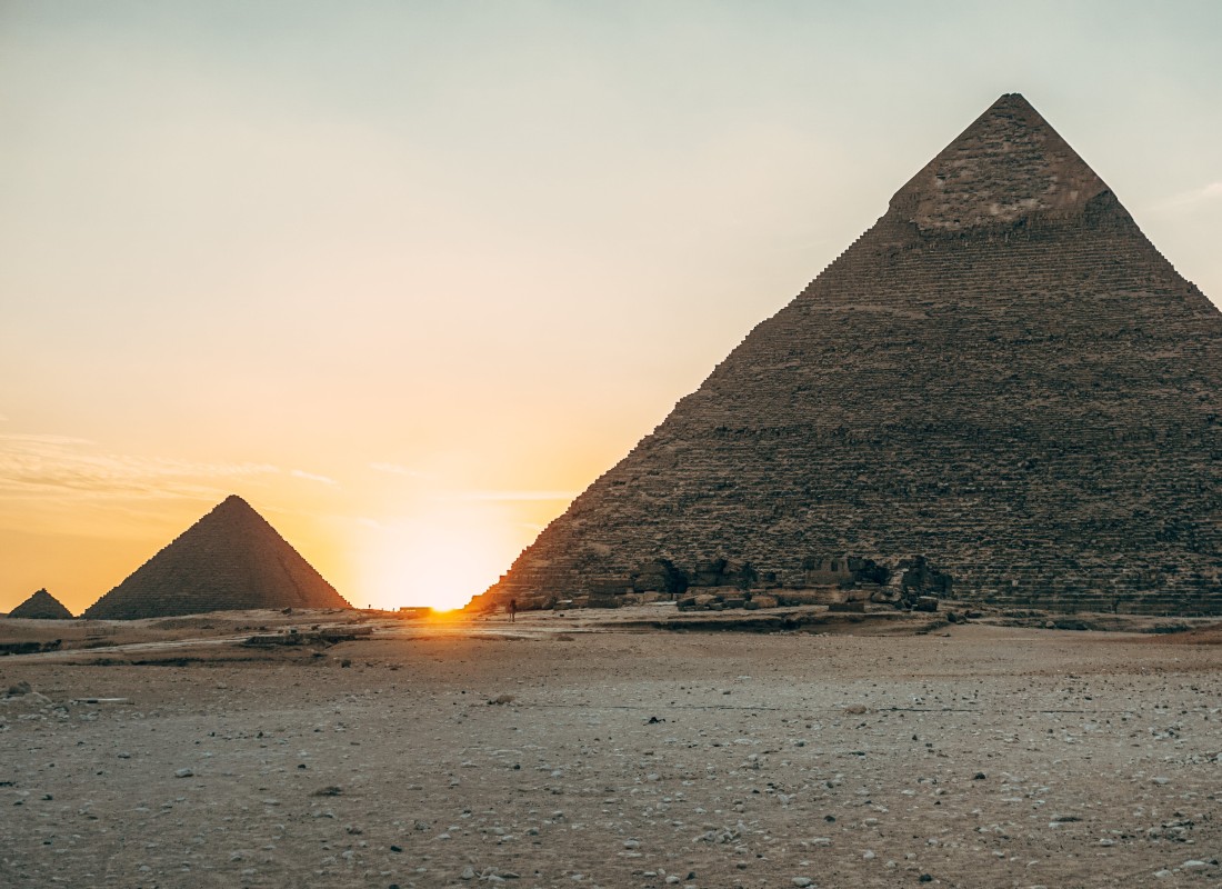 Egypt_pyramids_free_stock_photo_pexels-thais-cordeiro-1