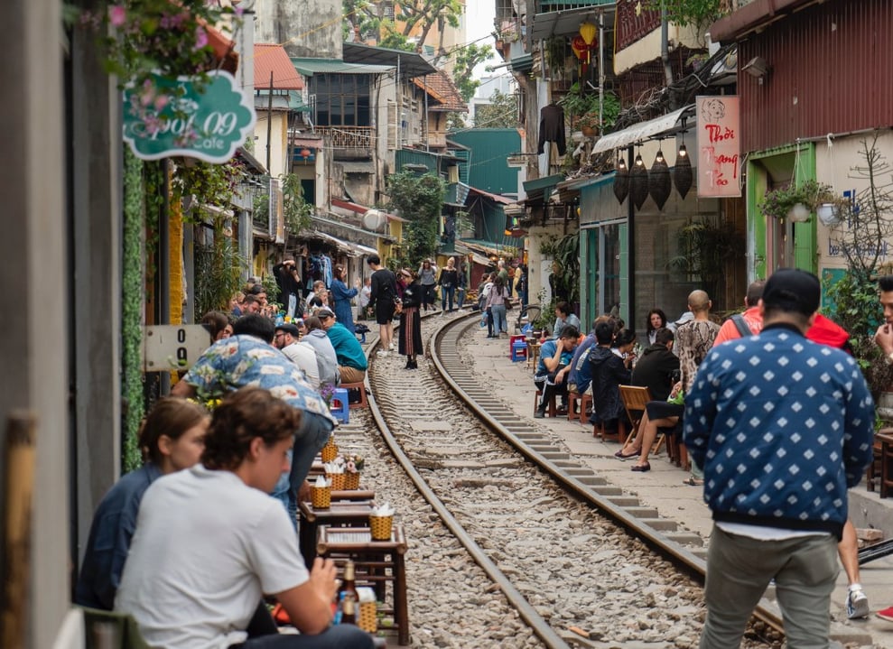 Hanoi_railway_vietnam_free_stock_photo_unsplash_david-emrich
