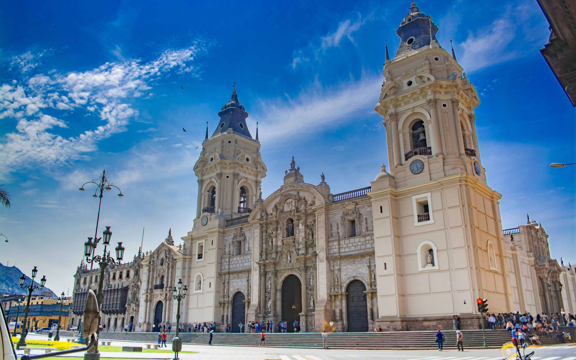 Lima_Cathedral_Free_Stock_Image_Unsplash_2020_CCEduardo_Garcia-cRHwRTXodcw_ph6ihi