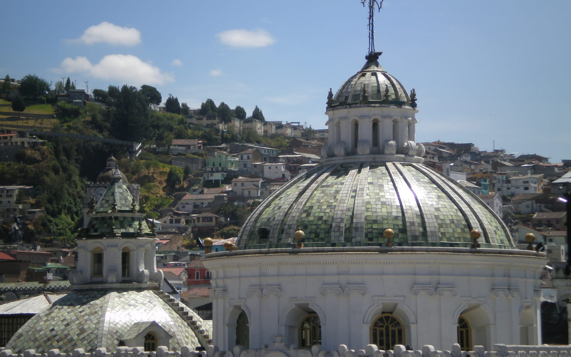 Quito_buildings_ecuador_free_stock_photo_gabriela-larreategui_2020-2