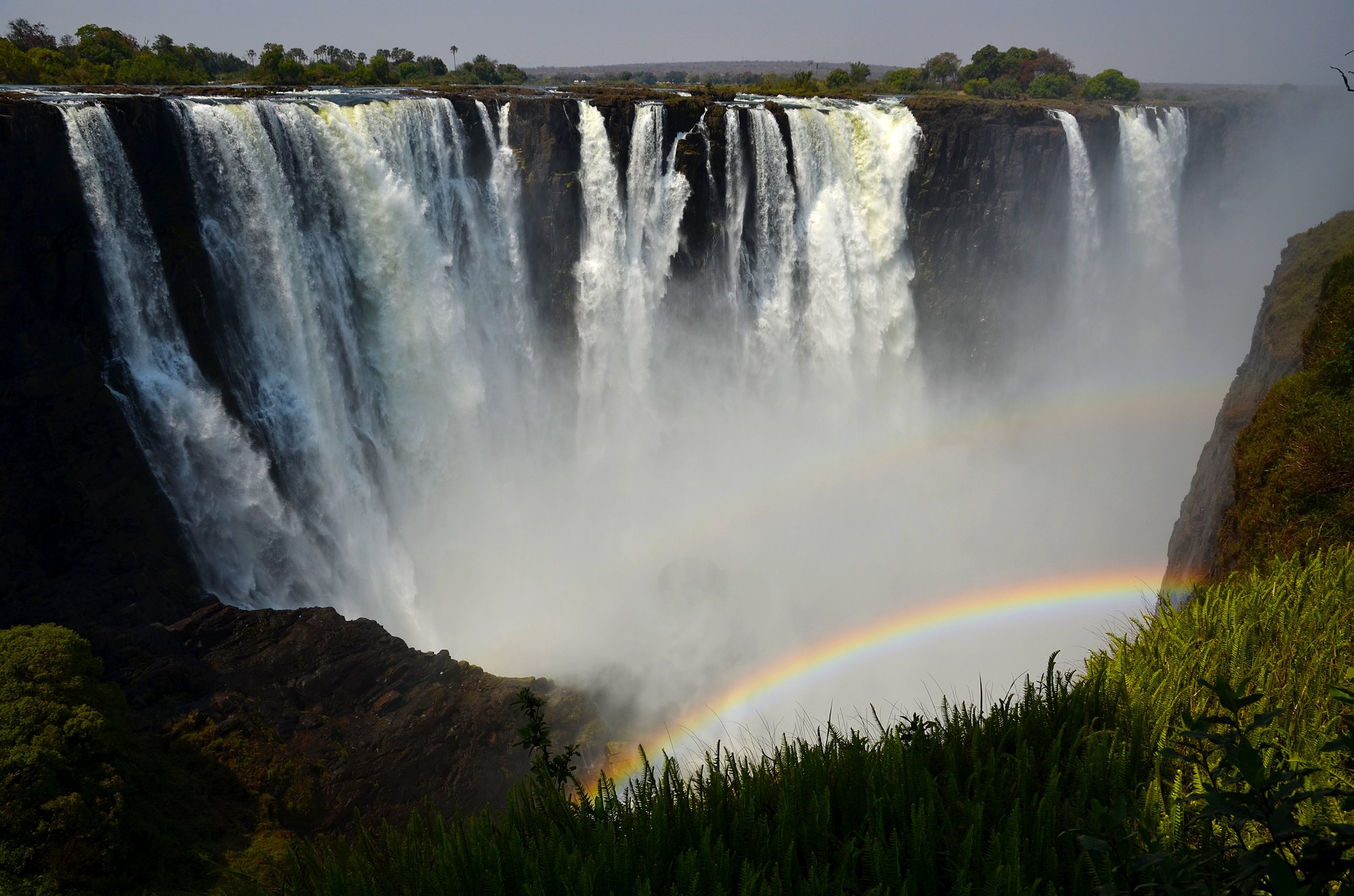 Victoria_Falls_-_Zimbabwe_-_panoramio_cbpzf1-1