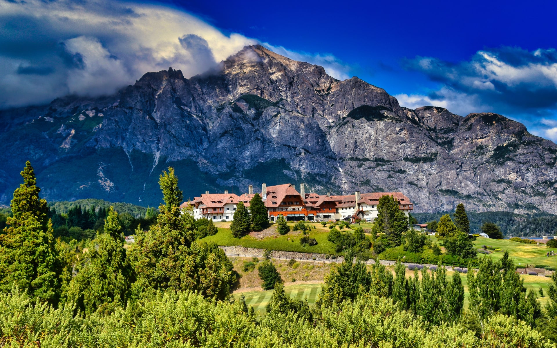 argentina_bariloche_resort_pfyvj0