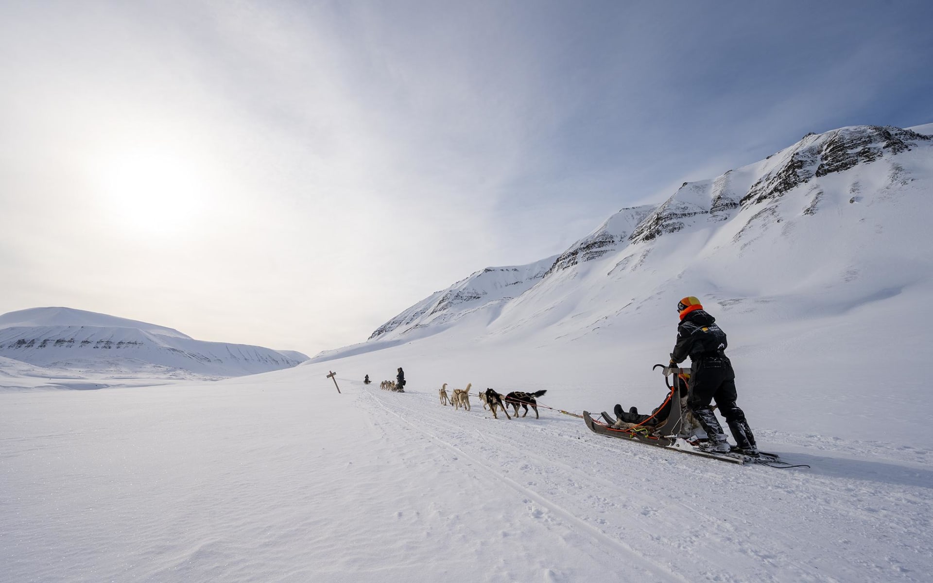 basecamp-explorer-dog-sledding_over_snow-CCRundeDah_zwwdax