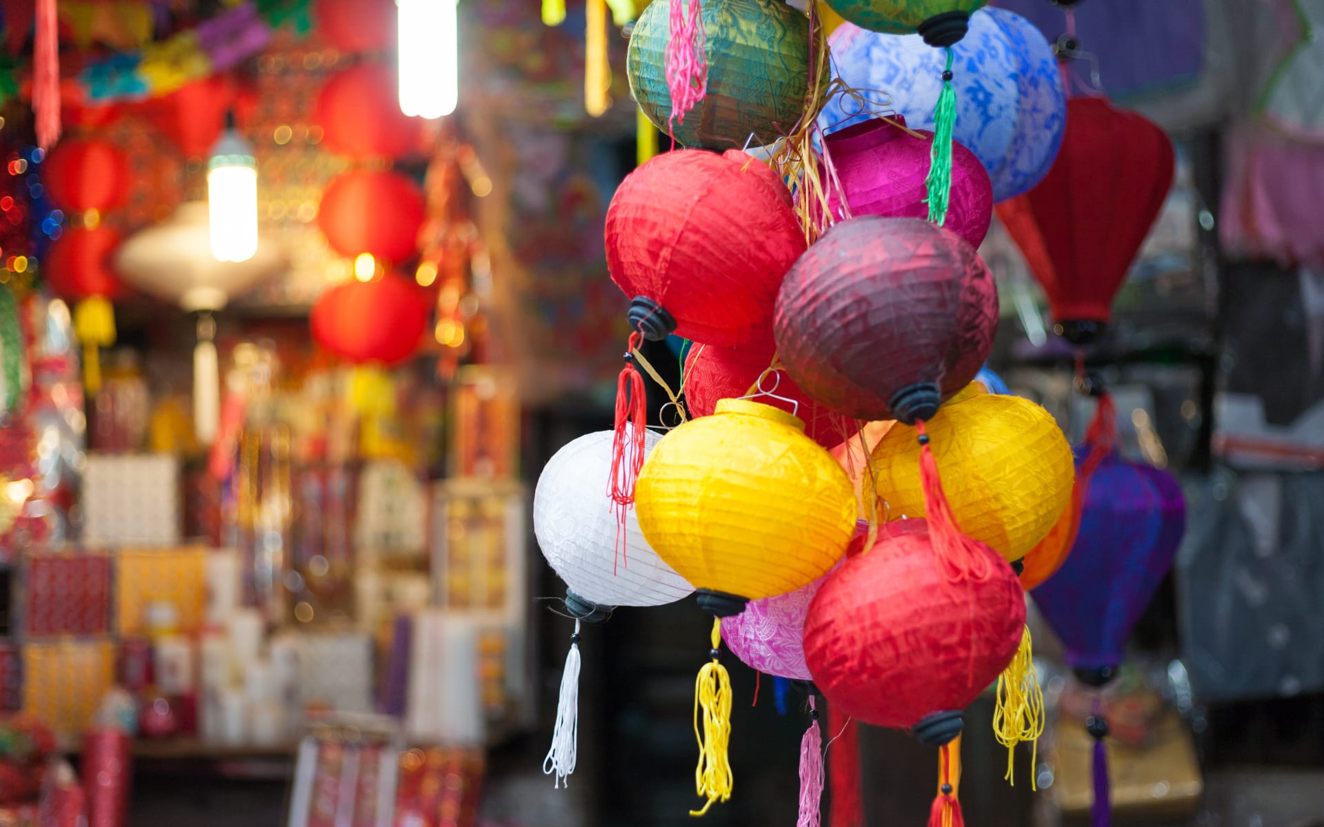 colourful_lanterns_hanoi_vietnam_pfwwzk