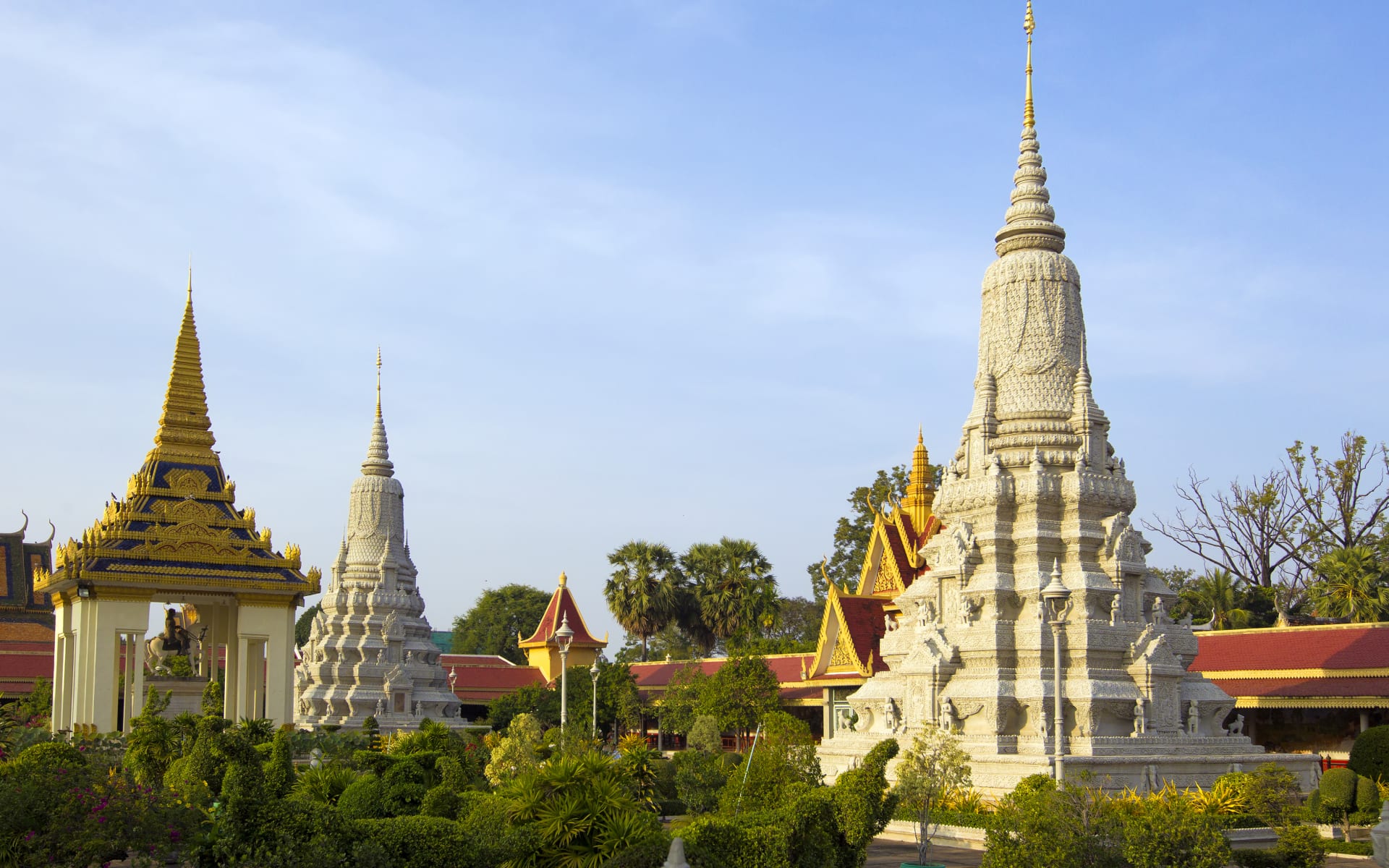 phnom_penh_royal_palace_cambodia_yubnvn