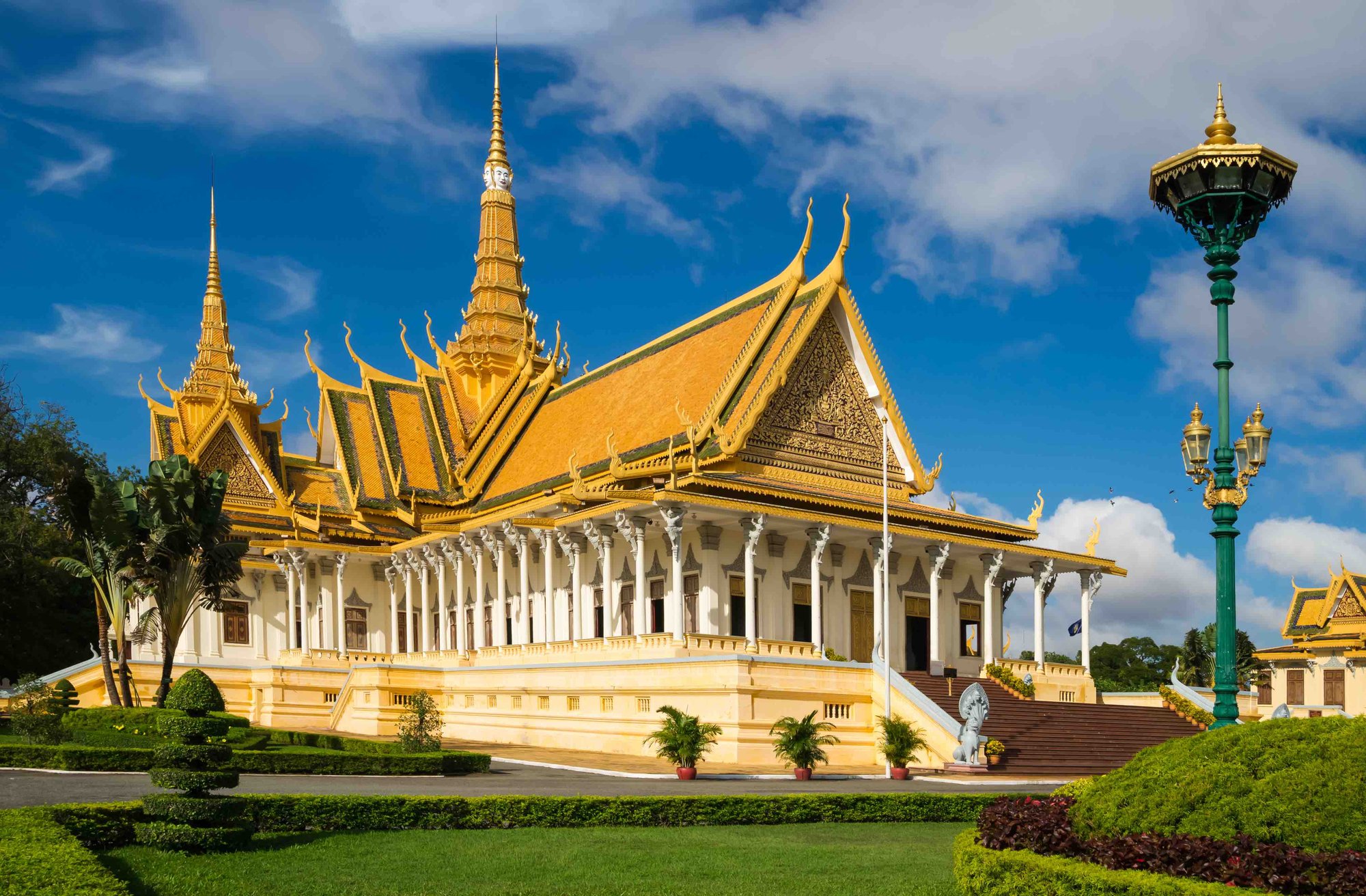 royal_palace_in_phnom_penh_cambodia