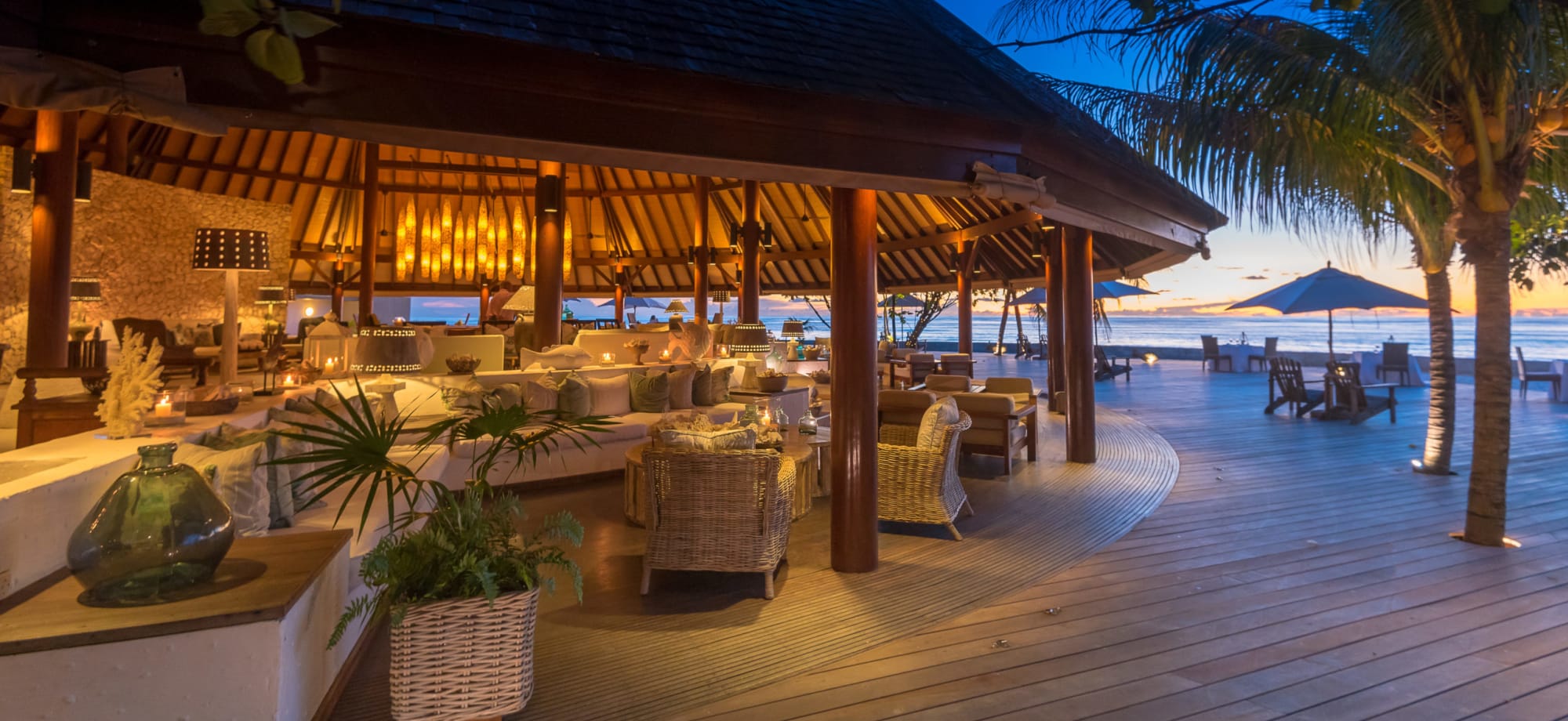 Denis_Private_Island_Restaurant-Lounge_fkhaee