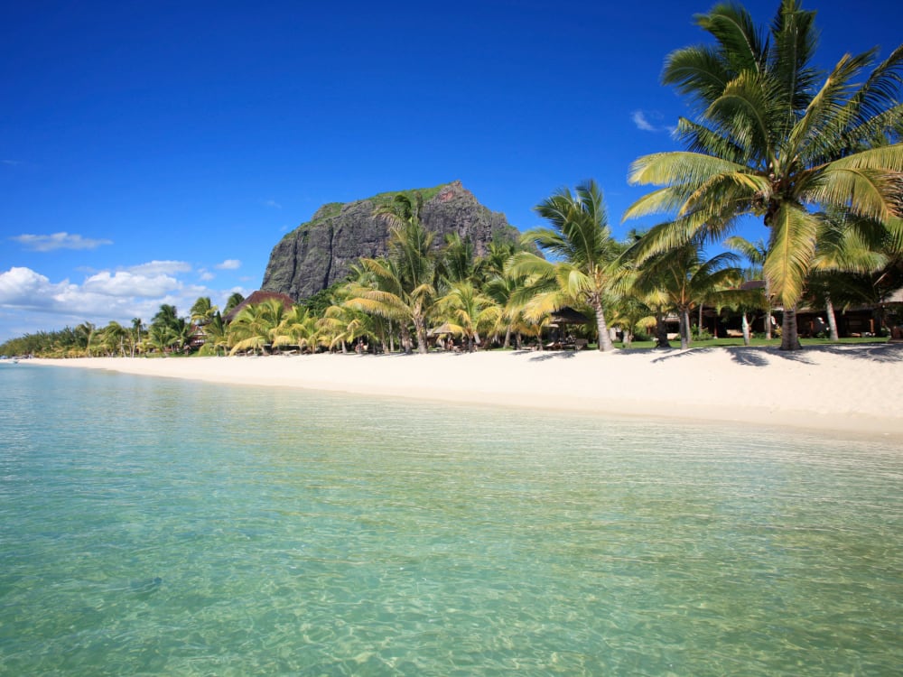 Lux_Le_Morne_Beach_tjfkxt