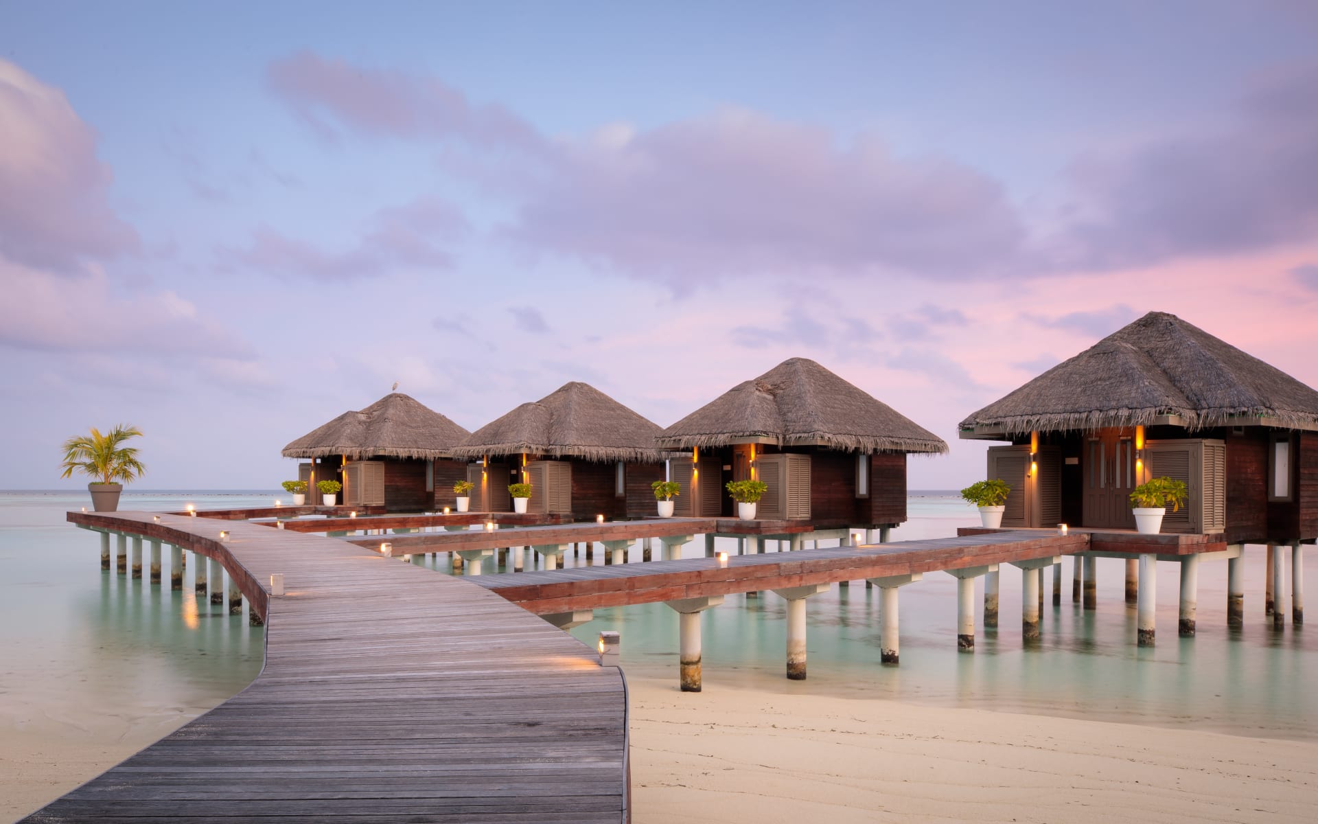 Lux_South_Ari_Atoll_Spa_Overwater_Huts_r7fgny