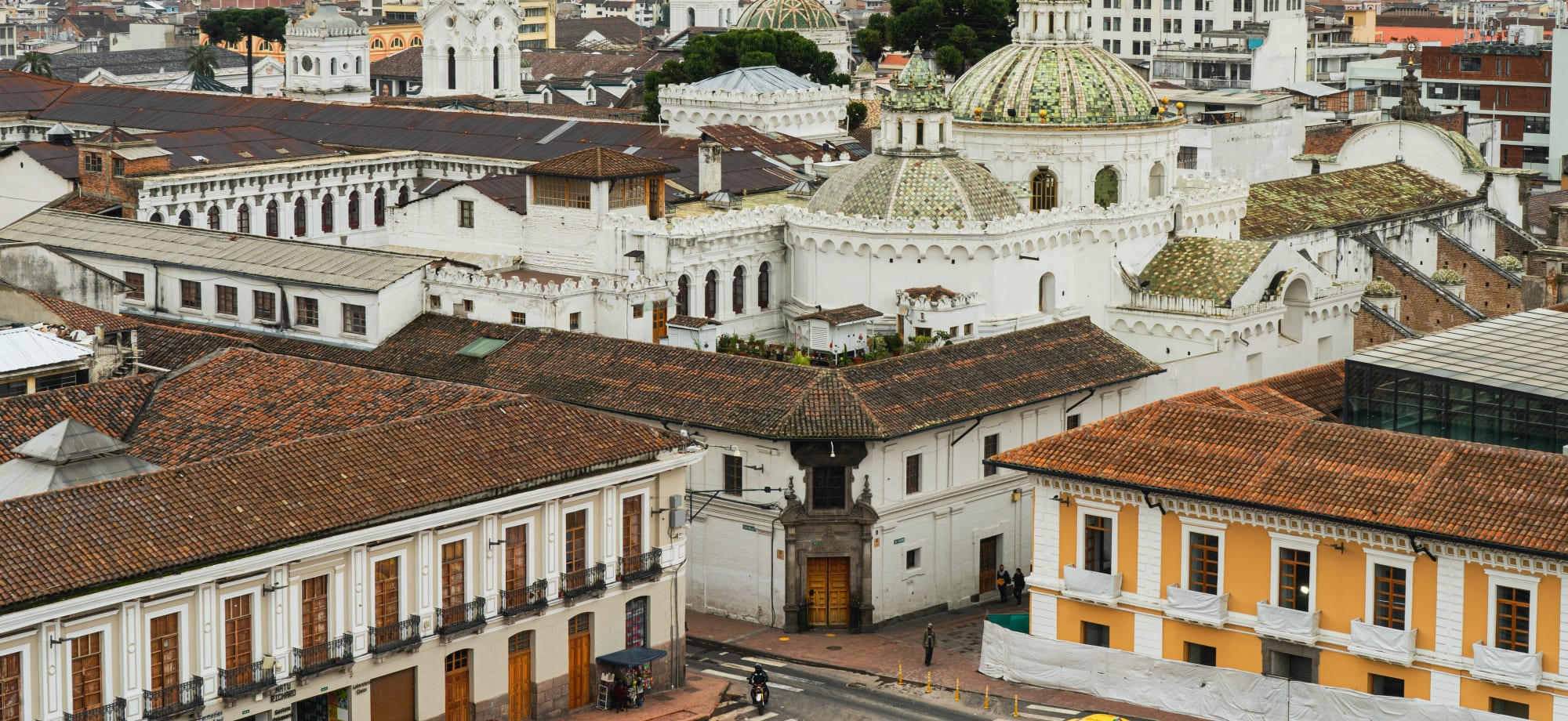 Quito_free_stock_photo_unsplash_Kiyosh