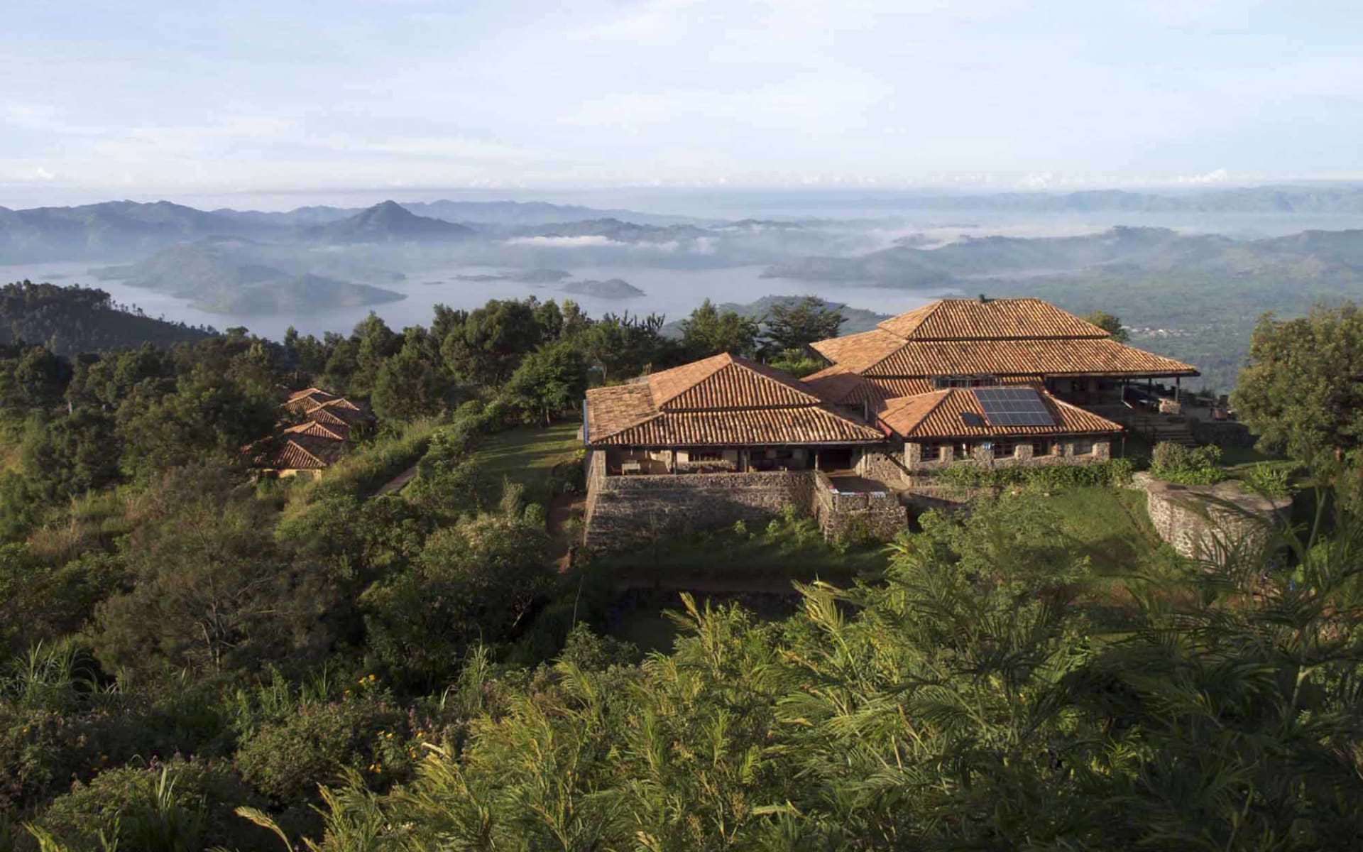 Rwanda_view_virunga_Lodge