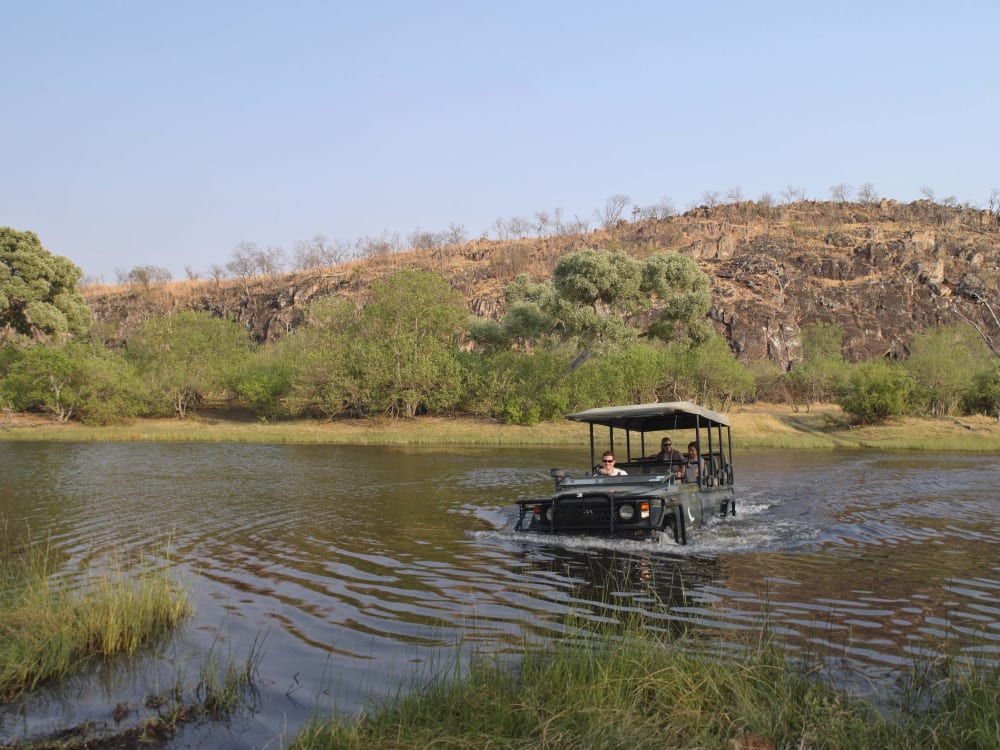 Savute_Under_Canvas_Safari_Vehicle_u9cztq