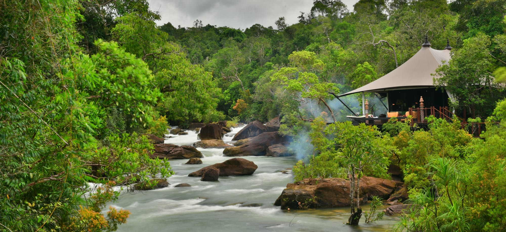Shinta_Mani_Wild_Tent_among_Jungle_kjgv9t