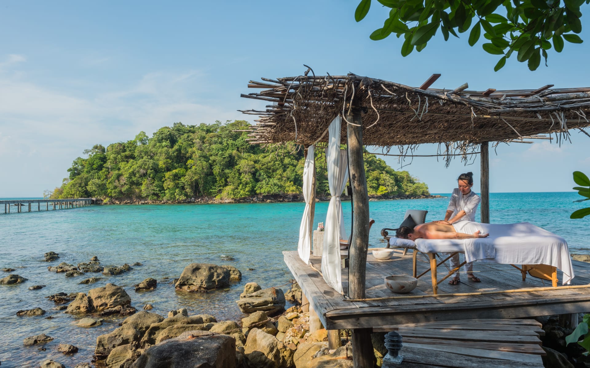 Song_Saa_Outdoor_Massage_CCReto-Guntli_evrzdh