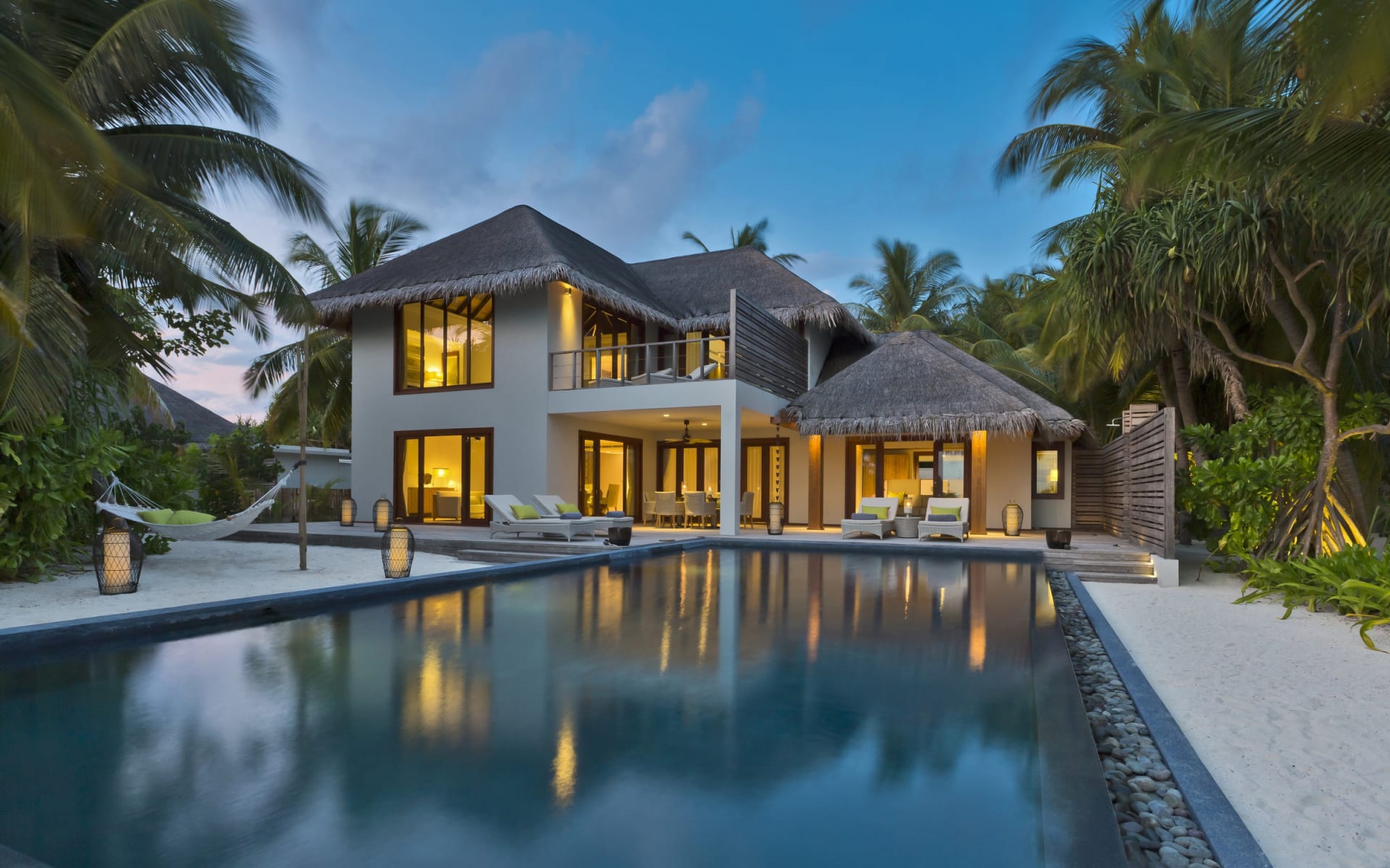 beach-residence-at-twilight-dusit-thani-maldives_psufoh