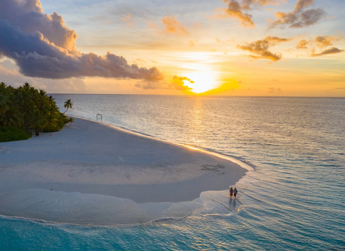 bora_bora_french_polynesia_ariel_sunset_couple_on_beach_pexels_cc_Asad_Photo_Maldives_zaqeij_qwxjva