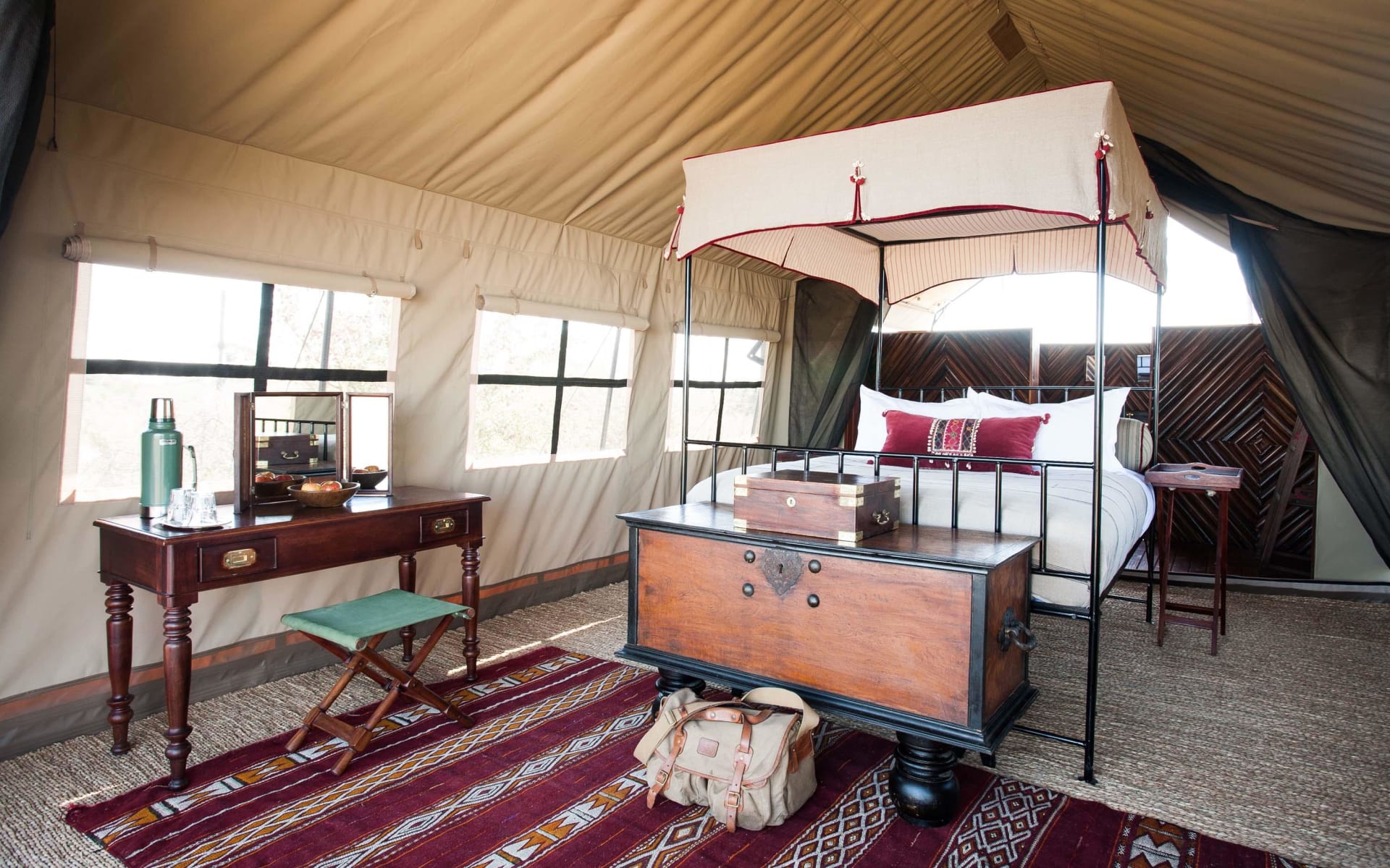 camp_kalahari_botswana_double_tent_xfnxry