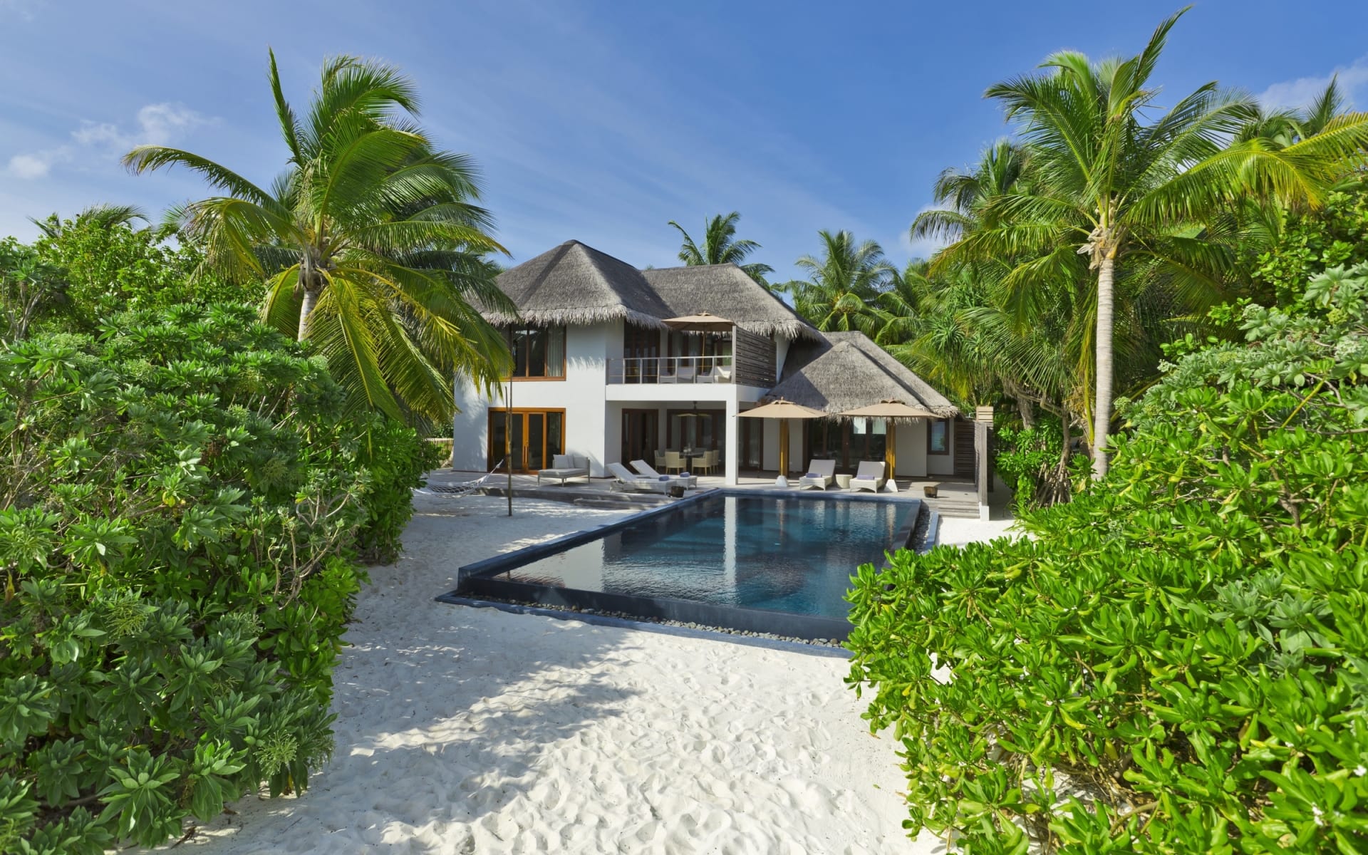 dusit-thani-maldives_beach-residence-exterior-