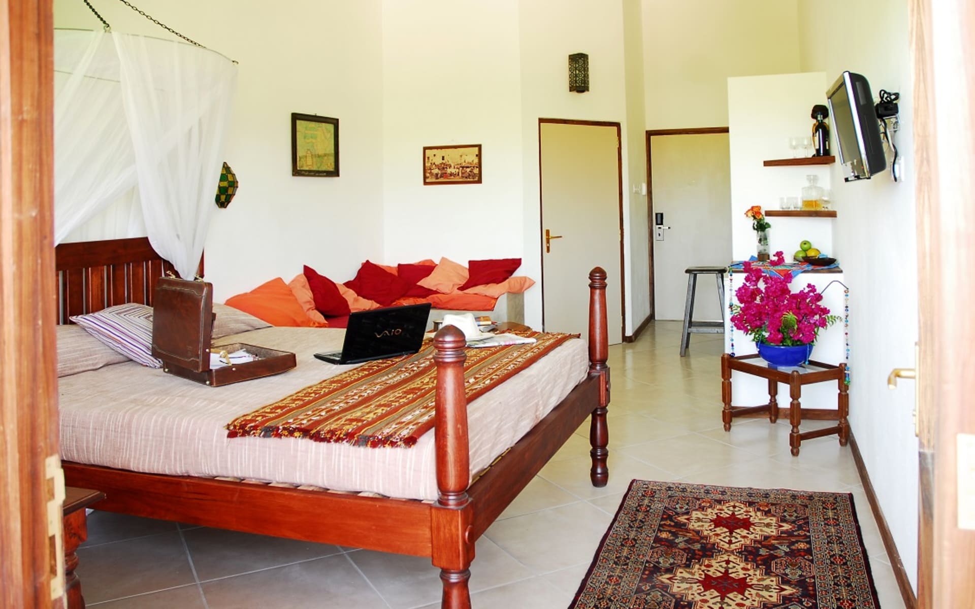 hotel_slipway_tanzania_large_bedroom