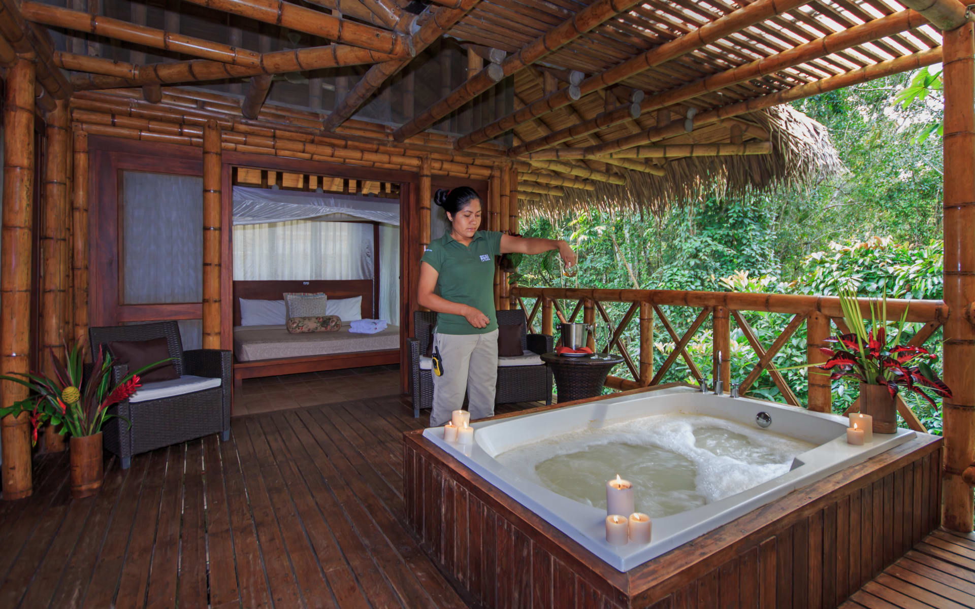 la_selva_ecolodge_ecuador_hottub
