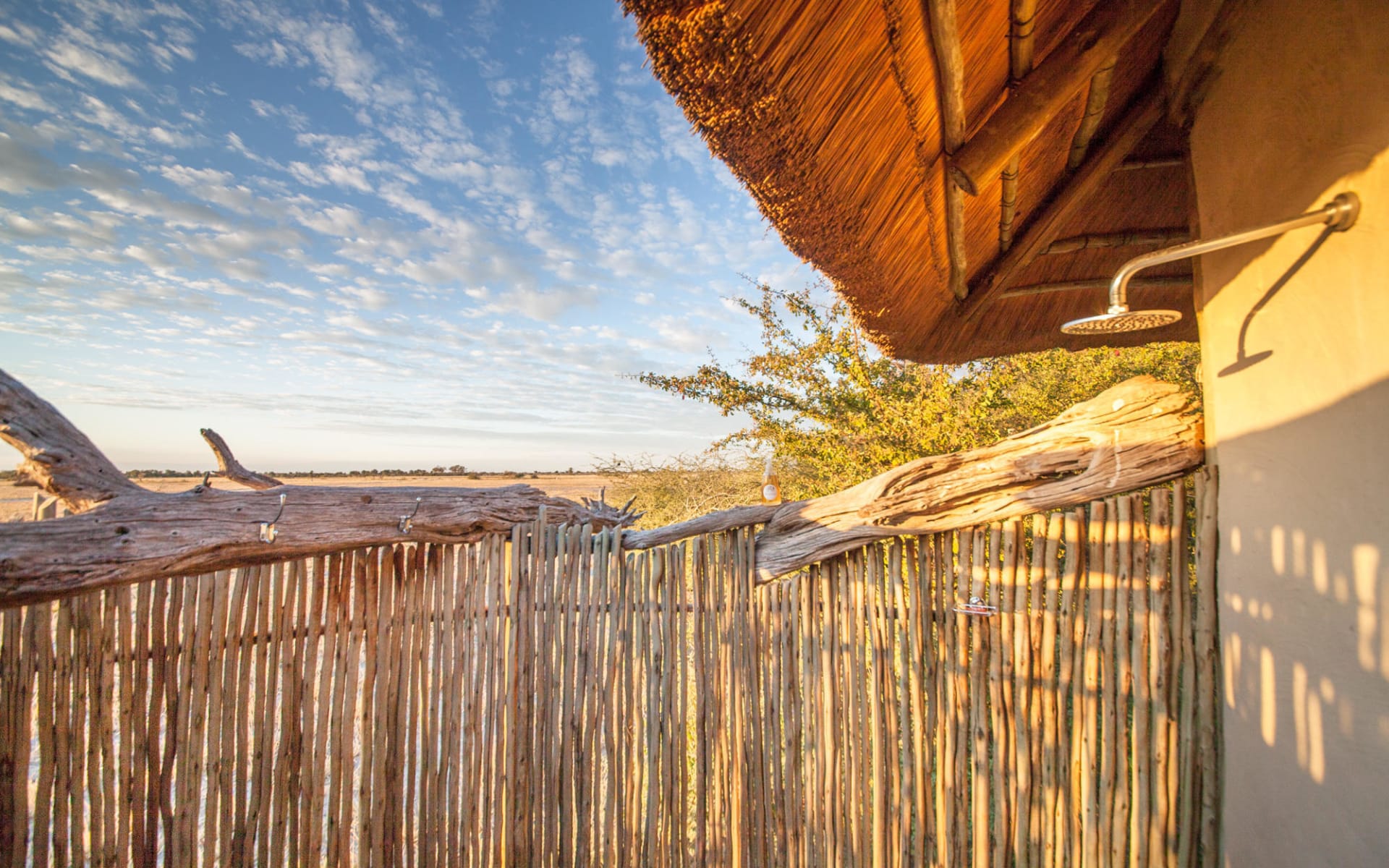 nxai_pan_outdoor_shower_akoyuh