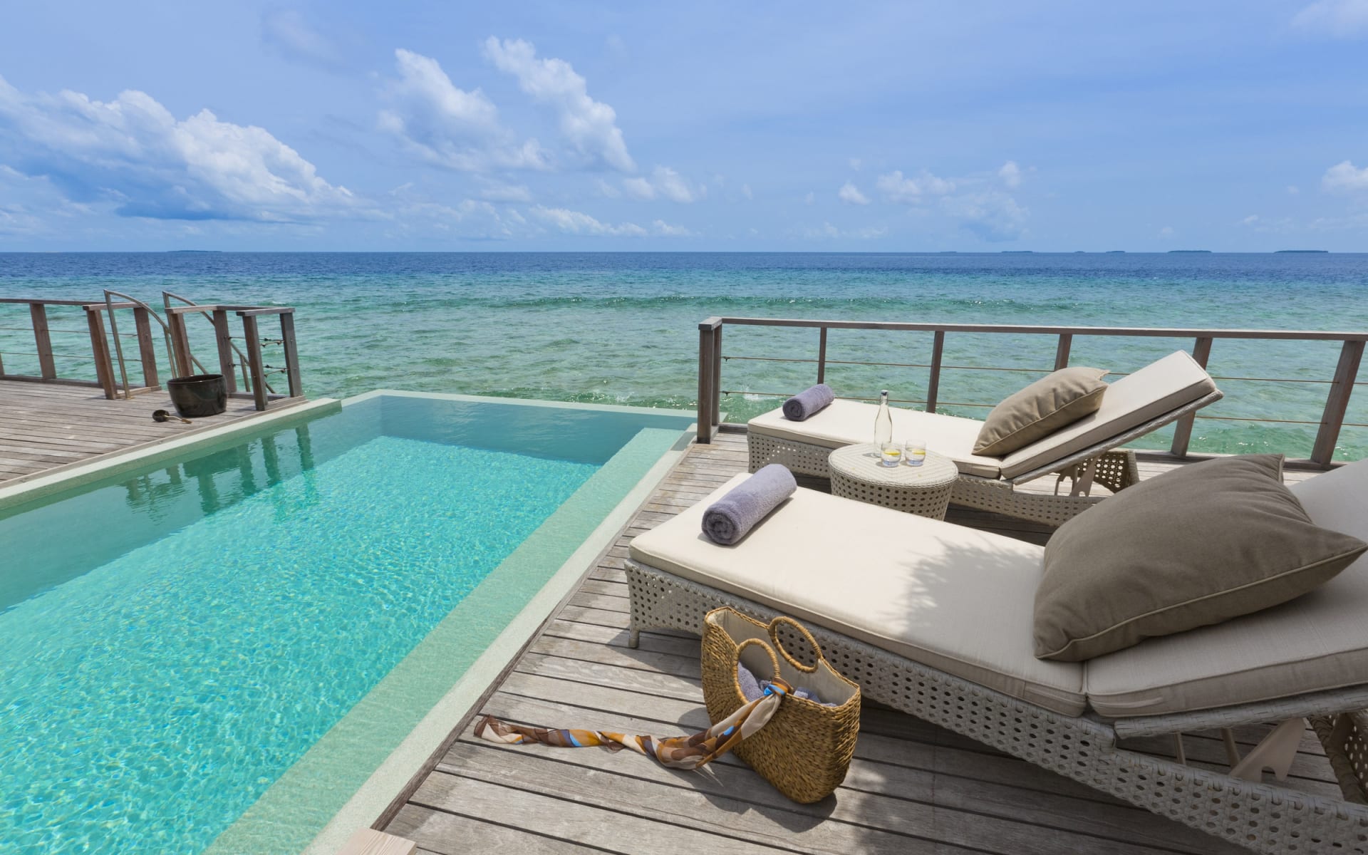 ocean-pavilion-terrace-pool-dusit-thani-maldives_wqtdi7
