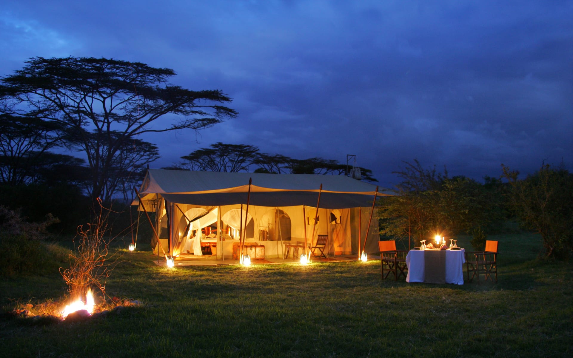 Saruni_wild_kenya_tents_at_night