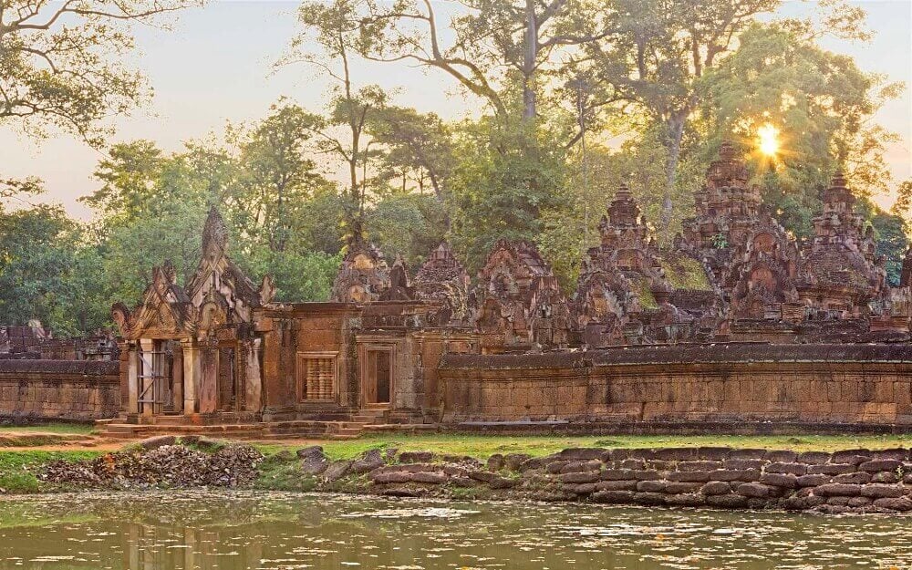 Complete Cambodia Holiday - Banteay Srei temple at Angkor