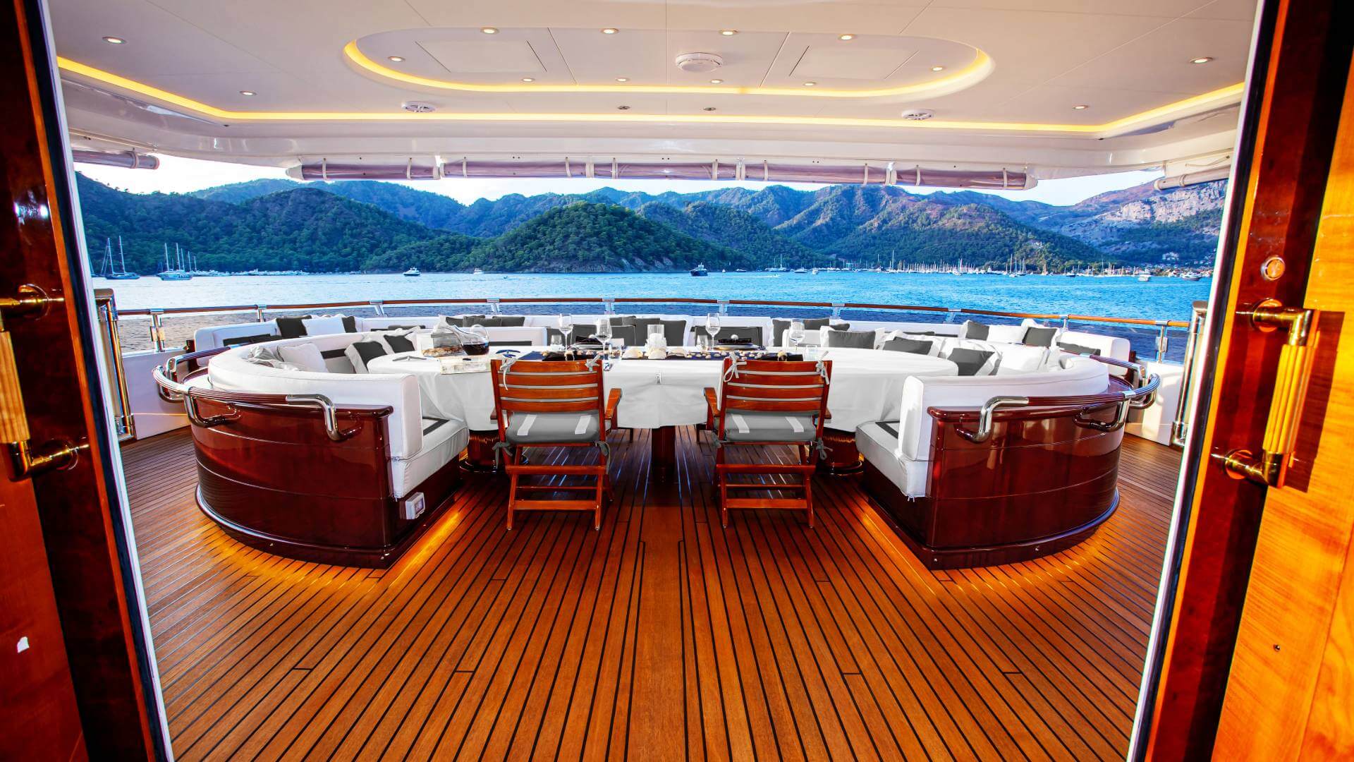 Fine dining aboard the Aqua Mare in the Galapagos Islands