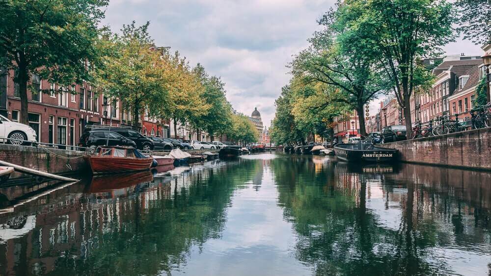 canals lined with boats in amsterdam