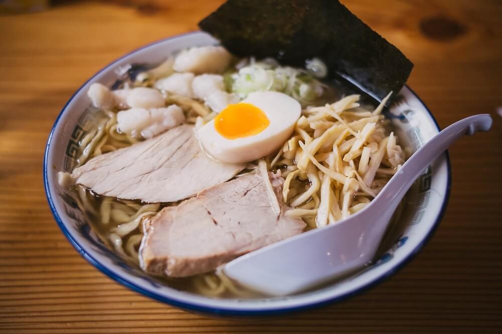 Japan Food Guide - Bowl of Japanese ramen with pork and egg