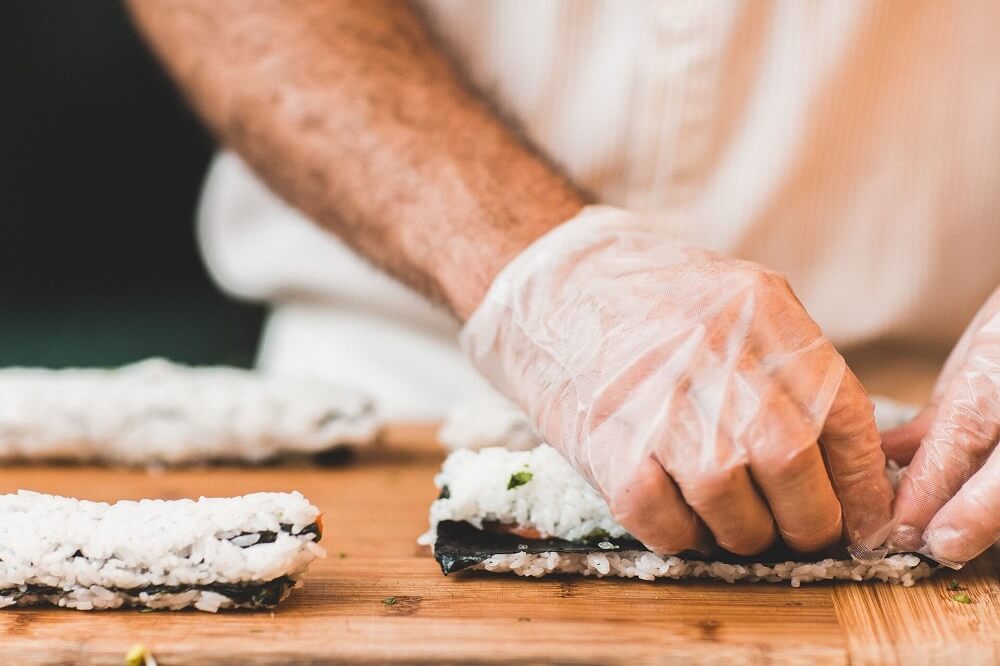 Japan Food Guide - Making Japanese sushi rolls