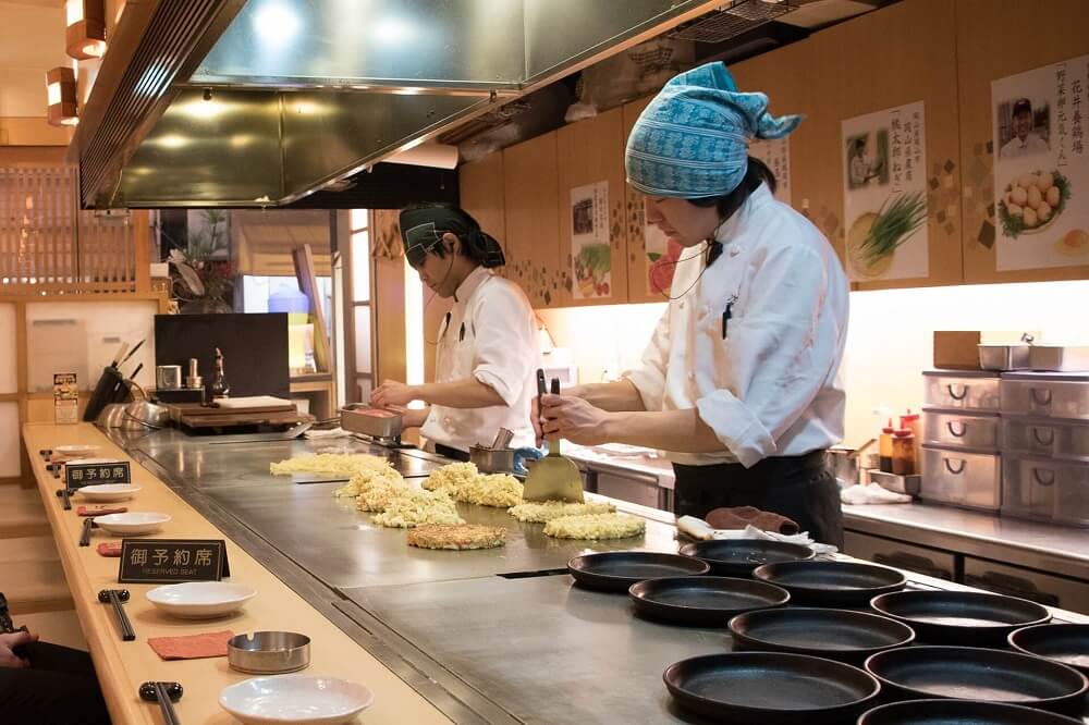 Japan Food Guide - Okonomiyaki cabbage pancake restaurant