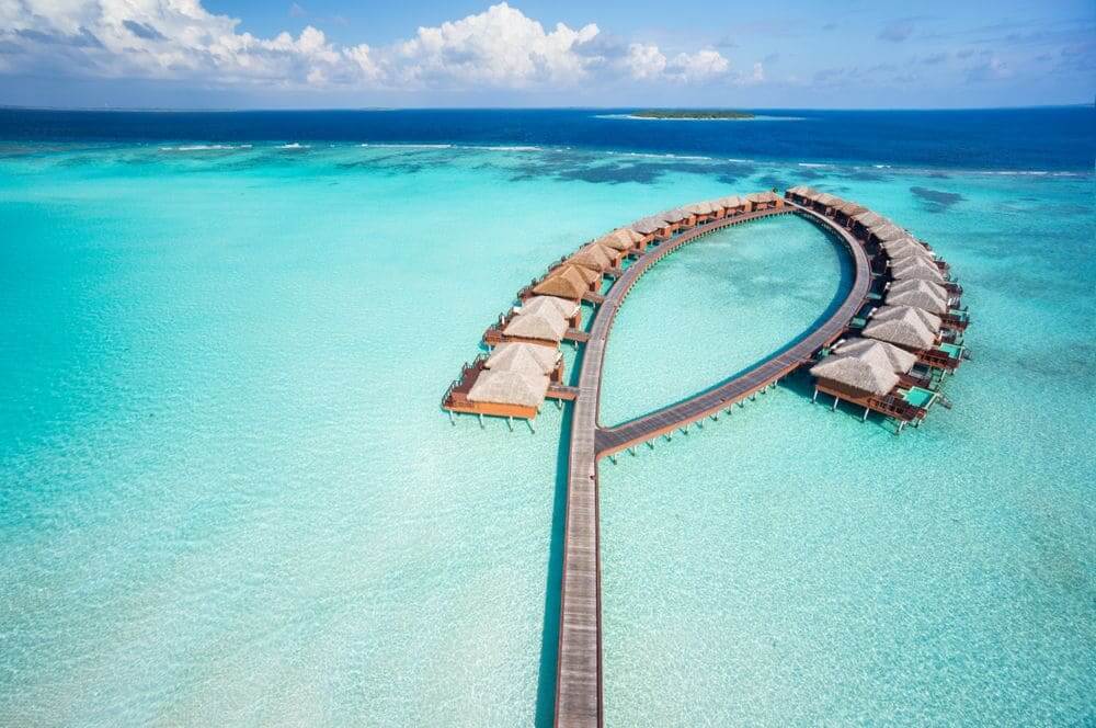 luxury overwater villas in the turquoise waters of the maldives