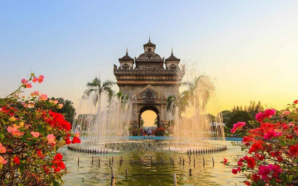 patuxai_gate_vientiane