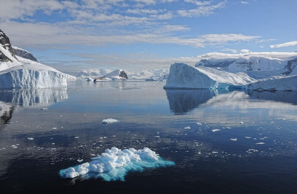 antarctica icebergs melting ice antarctic peninsula