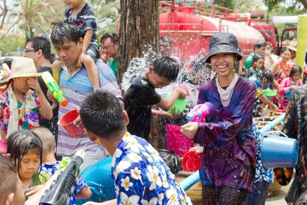 people splashing water for songkran thai new year