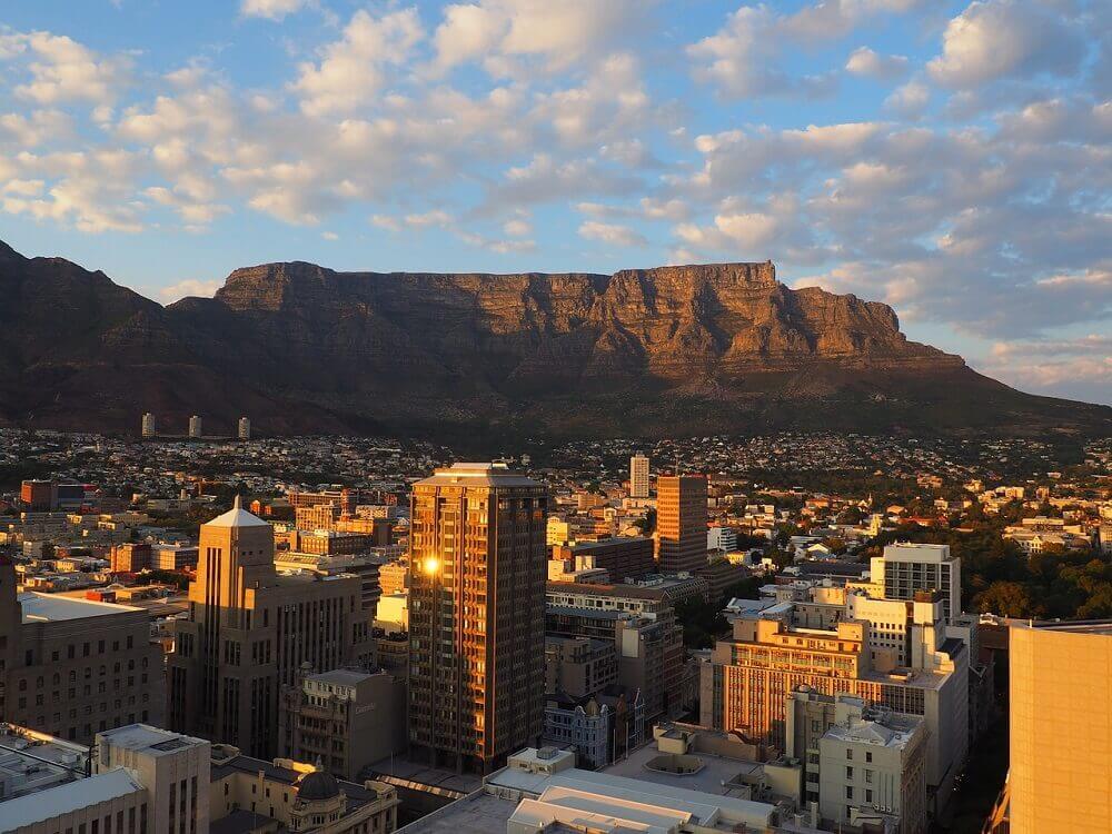 Table Mountain sunset - Cape Town with Kids