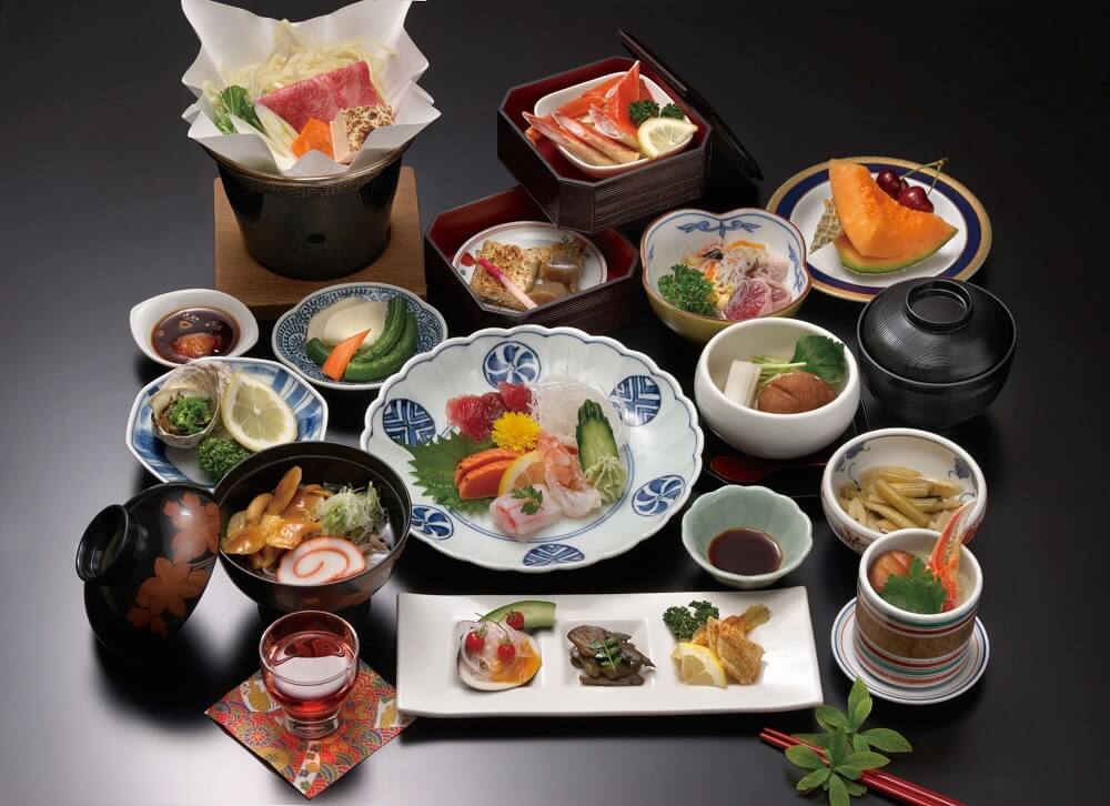 Tanabe Ryokan kaiseki banquet of traditional Japanese dishes