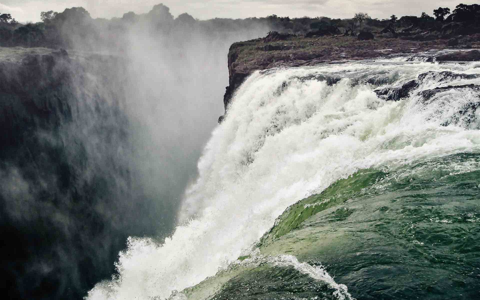 When to travel to Victoria Falls